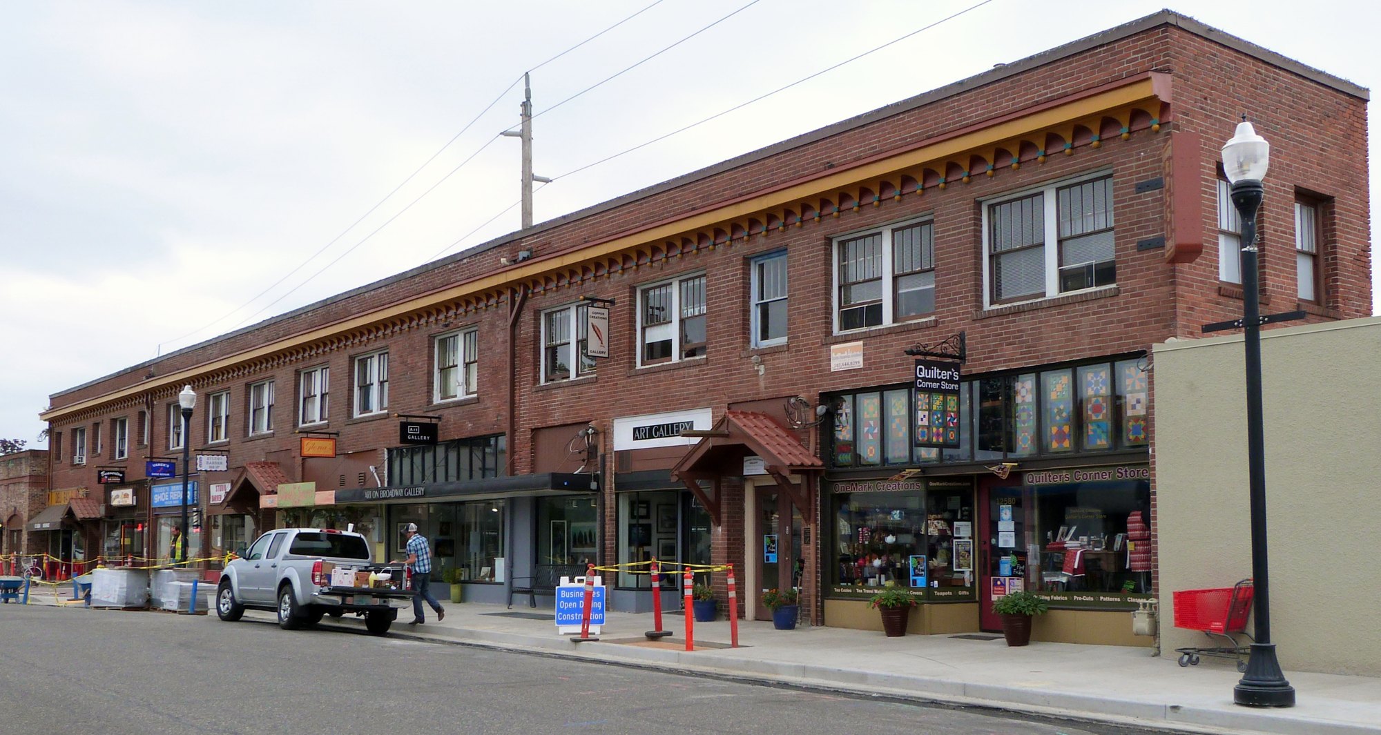 The Fisher-Rossi Building on Southwest Broadway Street in Beaverton (2015-08-14 10:38:07)
